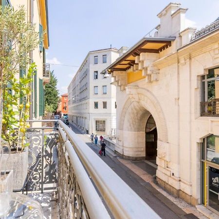 Manin Grand House Lägenhet Verona Exteriör bild
