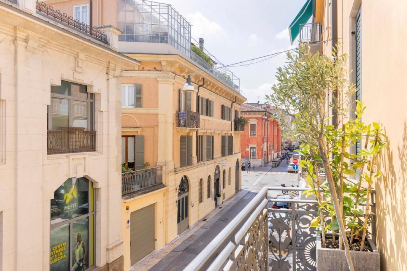 Manin Grand House Lägenhet Verona Exteriör bild