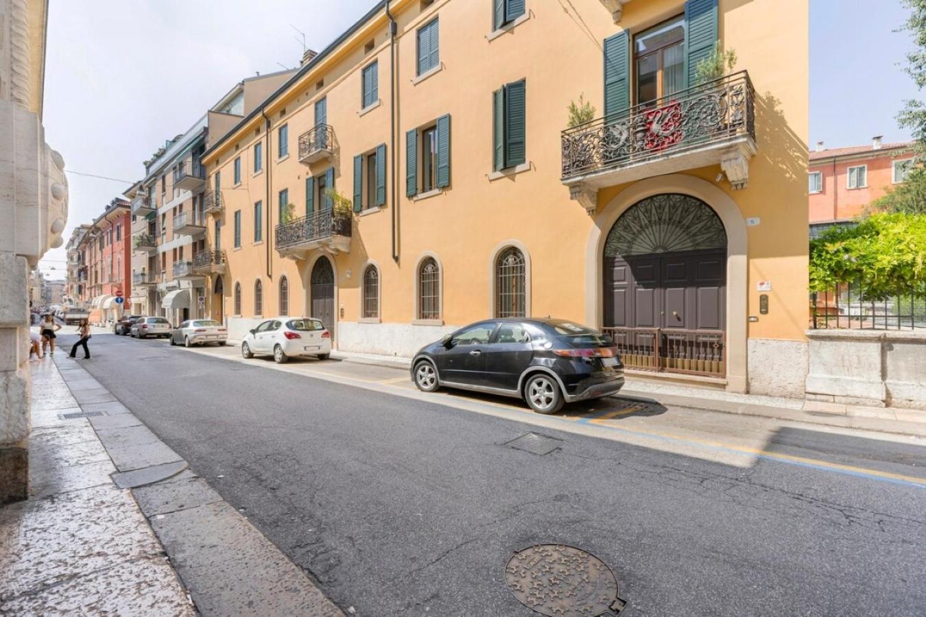 Manin Grand House Lägenhet Verona Exteriör bild